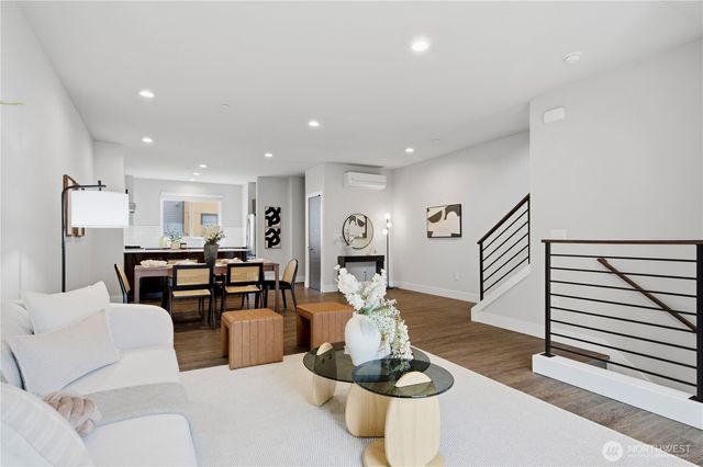 522 Glacier Walk SE, Sammamish, WA 98074
