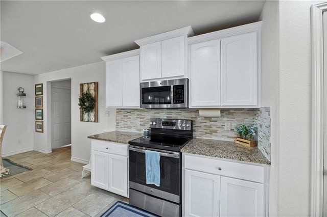 106 Dove Dr, Rockport, TX 78382