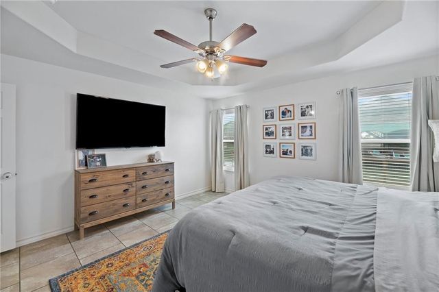 106 Dove Dr, Rockport, TX 78382