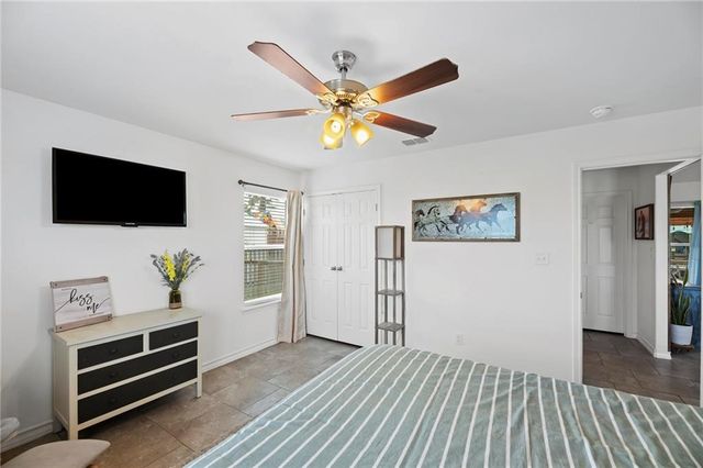 106 Dove Dr, Rockport, TX 78382