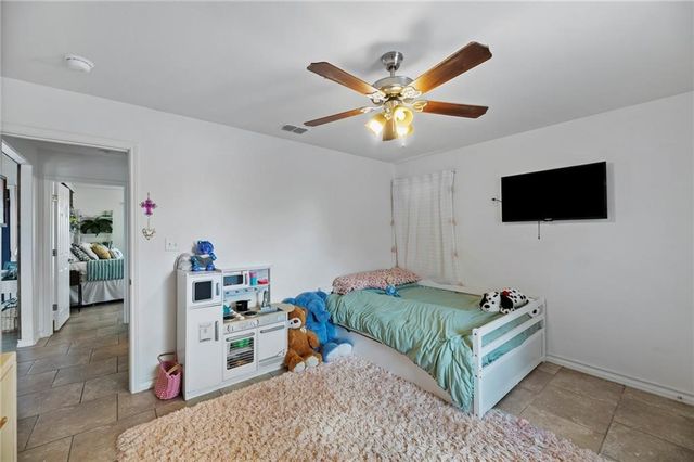 106 Dove Dr, Rockport, TX 78382