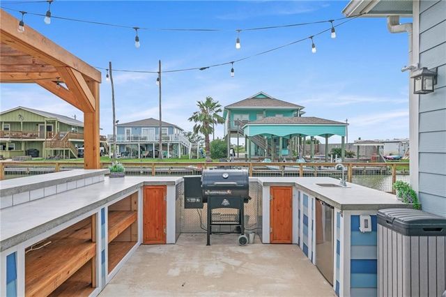 106 Dove Dr, Rockport, TX 78382