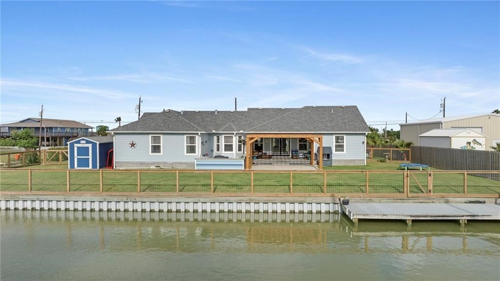 106 Dove Dr, Rockport, TX 78382