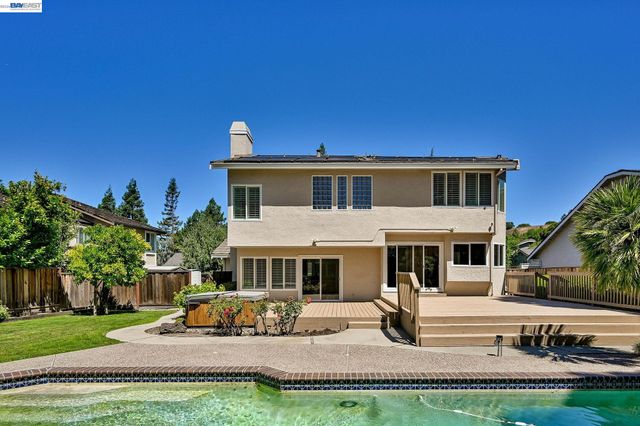 916 Woodland Dr, San Ramon, CA 94582
