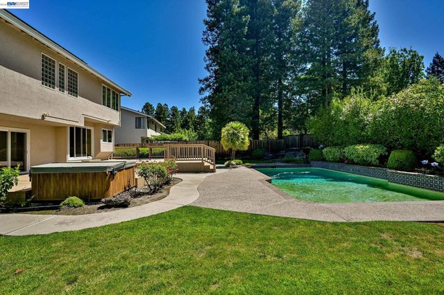 916 Woodland Dr, San Ramon, CA 94582