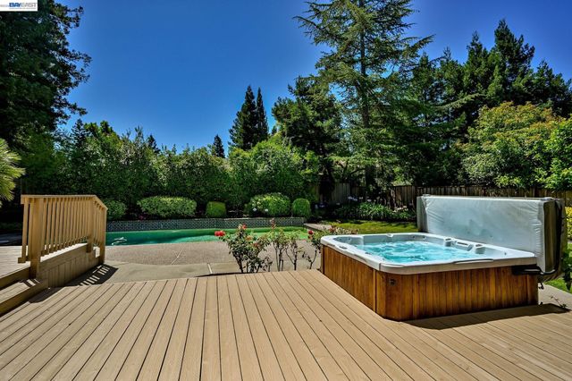 916 Woodland Dr, San Ramon, CA 94582
