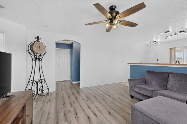 736 Torretta Drive SW, Albuquerque, NM 87121