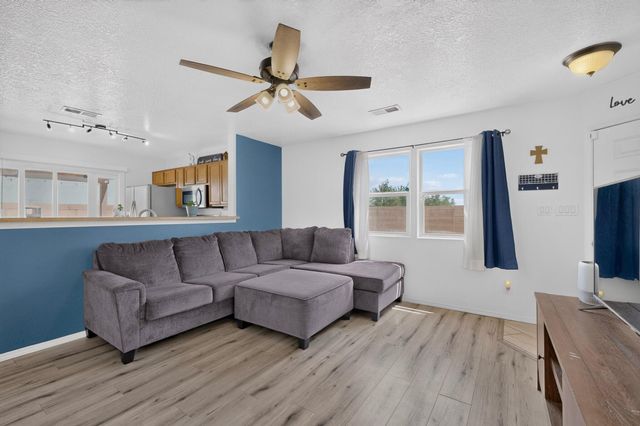 736 Torretta Drive SW, Albuquerque, NM 87121