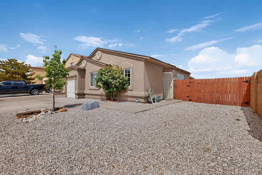 736 Torretta Drive SW, Albuquerque, NM 87121