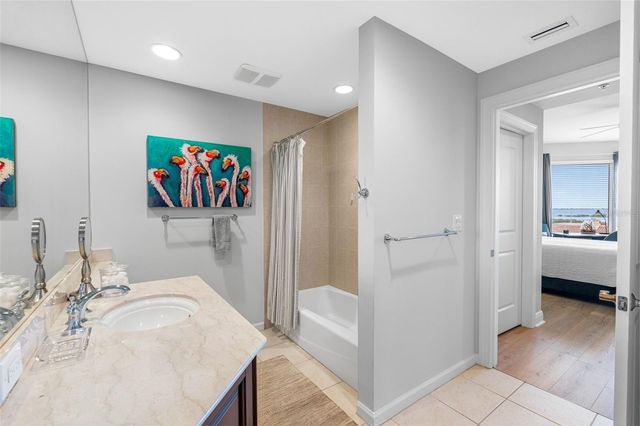 5823 BOWEN DANIEL DRIVE 703, Tampa, FL 33616