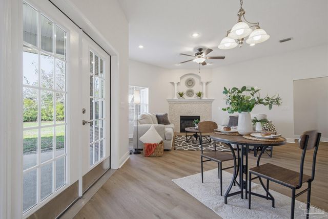 5642 Highland Lake Dr, Milton, FL 32583