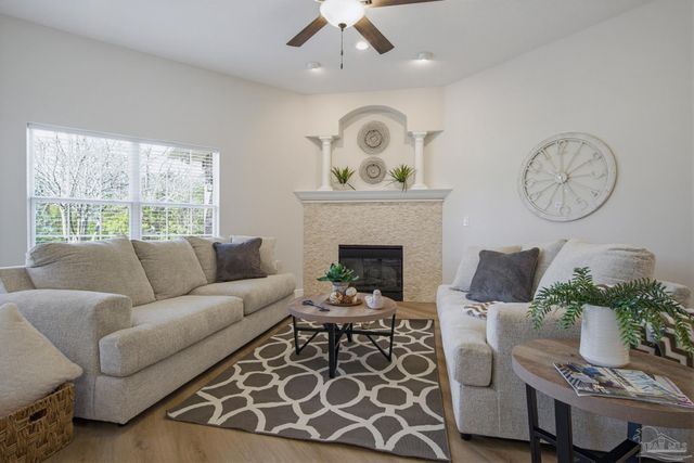 5642 Highland Lake Dr, Milton, FL 32583