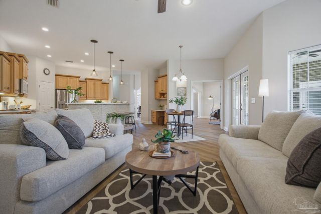 5642 Highland Lake Dr, Milton, FL 32583