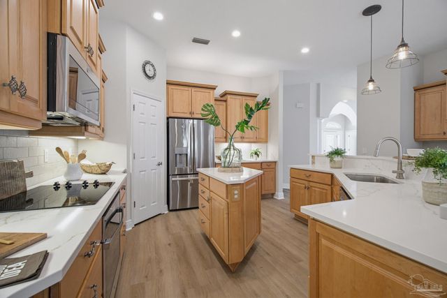 5642 Highland Lake Dr, Milton, FL 32583