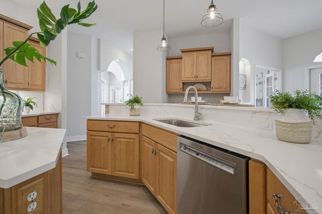 5642 Highland Lake Dr, Milton, FL 32583