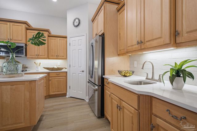 5642 Highland Lake Dr, Milton, FL 32583