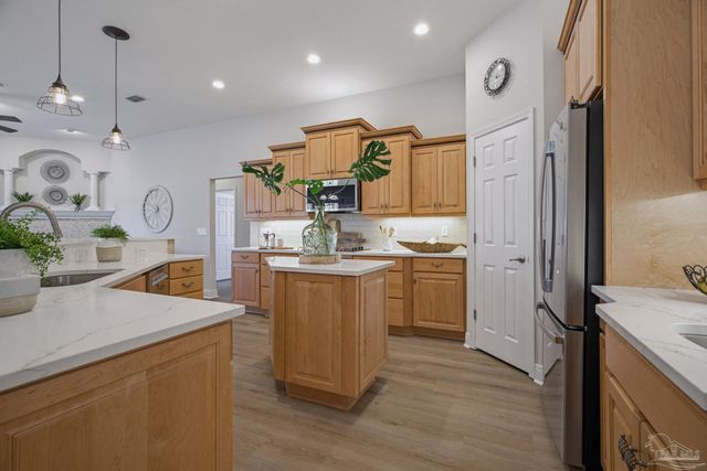 5642 Highland Lake Dr, Milton, FL 32583