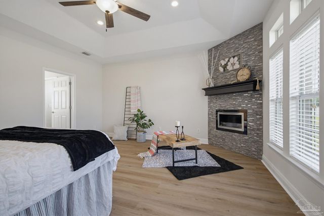 5642 Highland Lake Dr, Milton, FL 32583