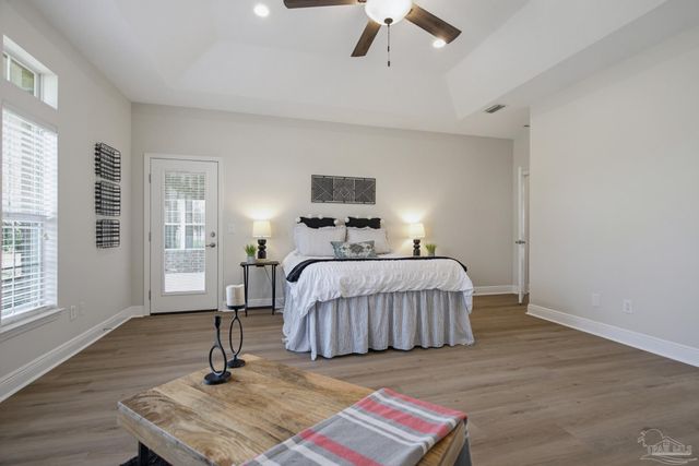 5642 Highland Lake Dr, Milton, FL 32583