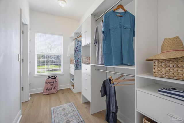 5642 Highland Lake Dr, Milton, FL 32583