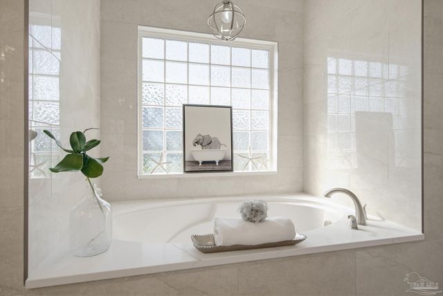 5642 Highland Lake Dr, Milton, FL 32583