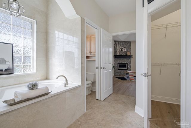 5642 Highland Lake Dr, Milton, FL 32583