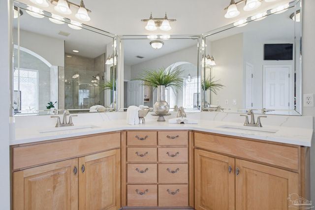 5642 Highland Lake Dr, Milton, FL 32583