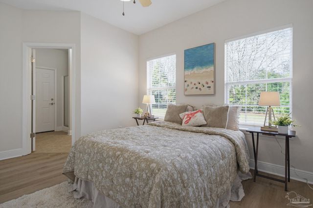 5642 Highland Lake Dr, Milton, FL 32583