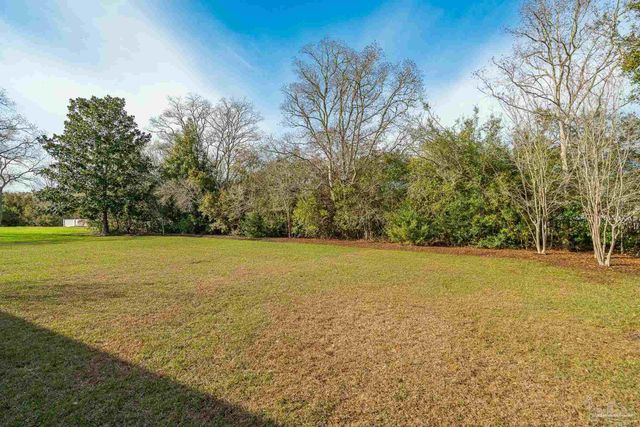 5642 Highland Lake Dr, Milton, FL 32583