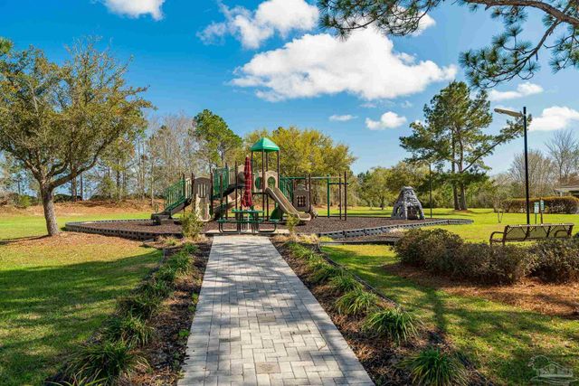 5642 Highland Lake Dr, Milton, FL 32583