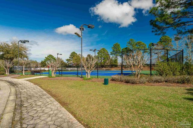 5642 Highland Lake Dr, Milton, FL 32583