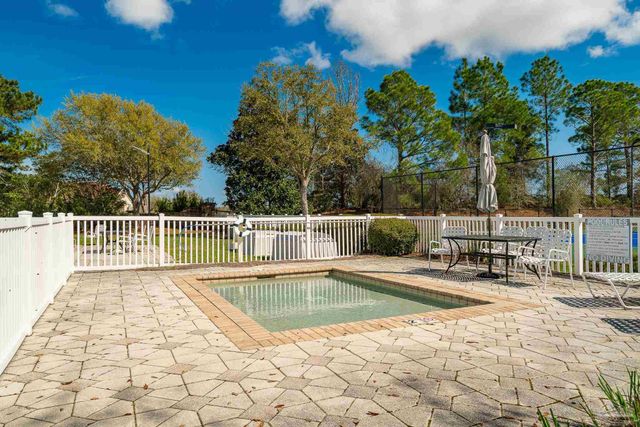 5642 Highland Lake Dr, Milton, FL 32583