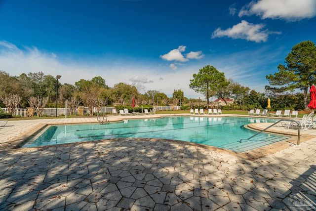 5642 Highland Lake Dr, Milton, FL 32583