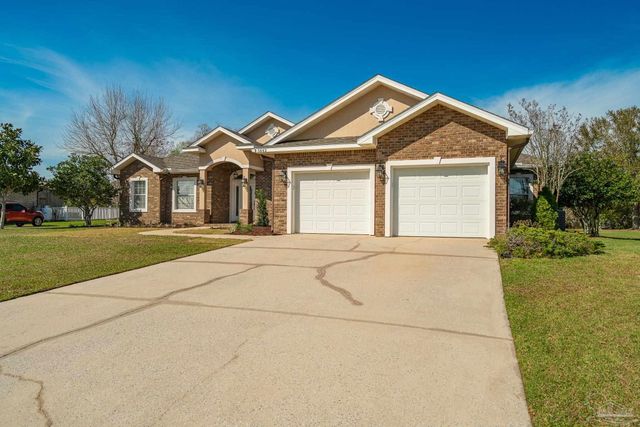 5642 Highland Lake Dr, Milton, FL 32583