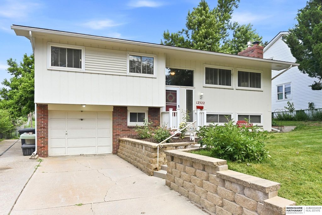12322 N Street, Omaha, NE 68137