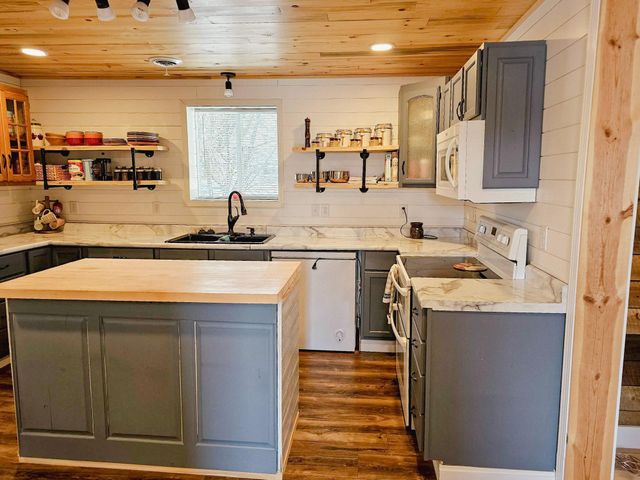 1724 Laurel Street, Brainerd, MN 56401