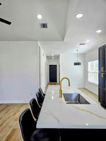 715 Rosedale Street, La Marque, TX 77568