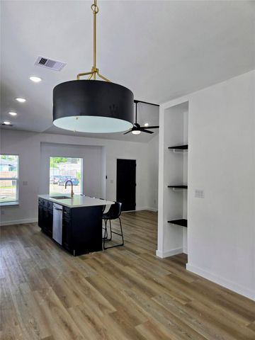 715 Rosedale Street, La Marque, TX 77568