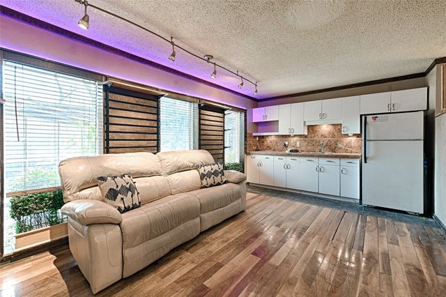 112 Cloudcrest Drive, Desoto, TX 75115