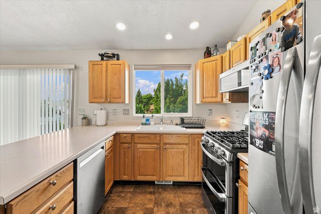 2514 W 2250 N, Clinton, UT 84015