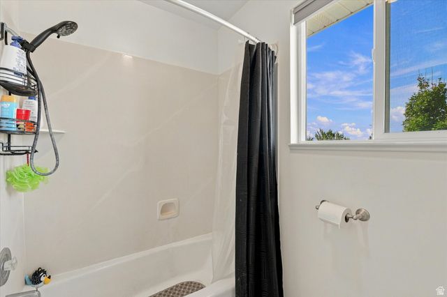 2514 W 2250 N, Clinton, UT 84015