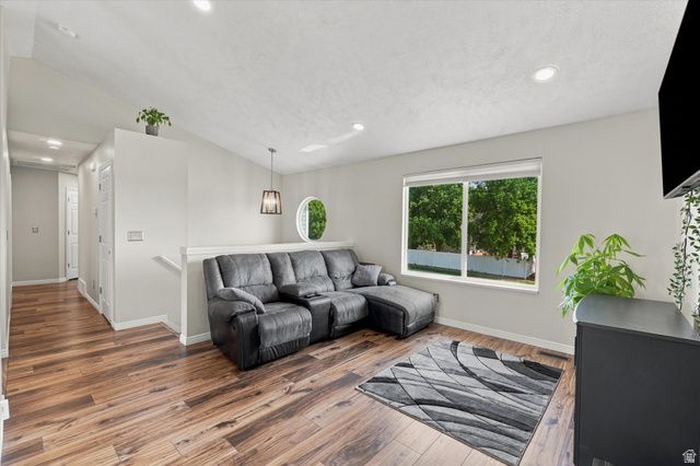 2514 W 2250 N, Clinton, UT 84015