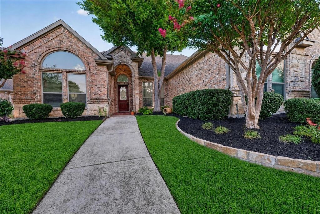 9116 Edgemont Drive, North Richland Hills, TX 76182 — photo 2