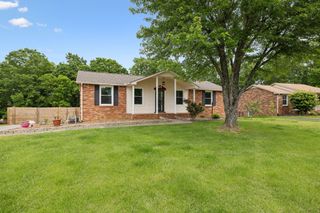 145 Ashland Dr, Ashland City, TN 37015