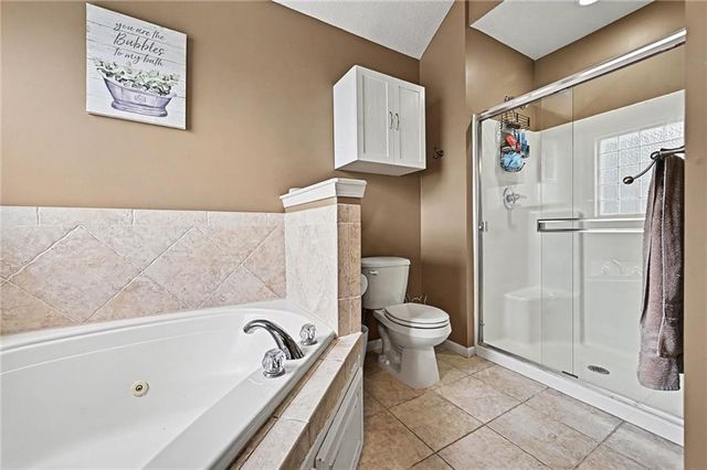 18106 Guinevere Court, Smithville, MO 64089