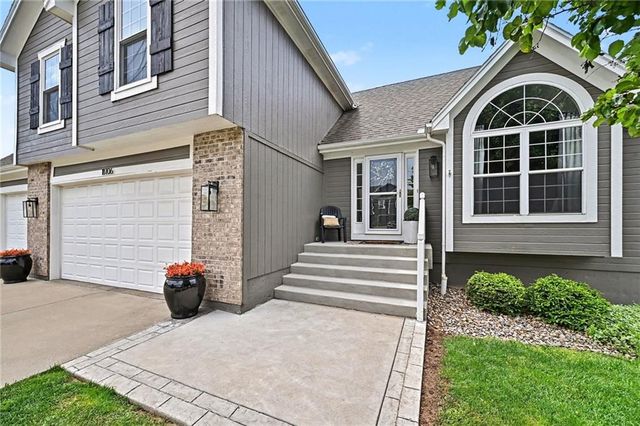 18106 Guinevere Court, Smithville, MO 64089