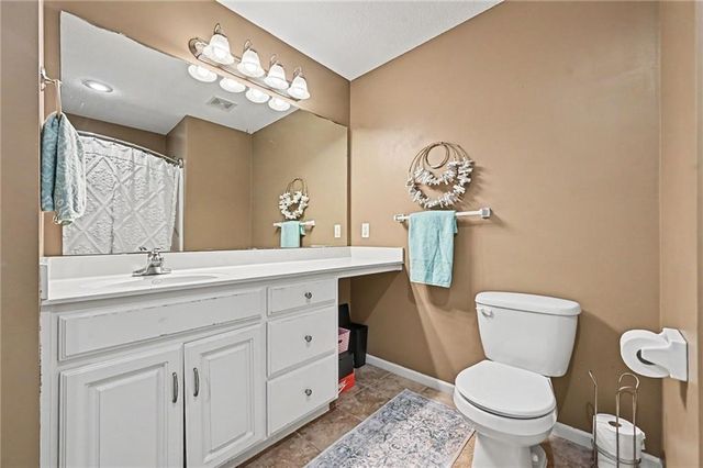 18106 Guinevere Court, Smithville, MO 64089