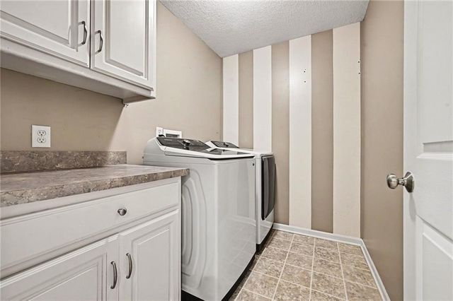 18106 Guinevere Court, Smithville, MO 64089