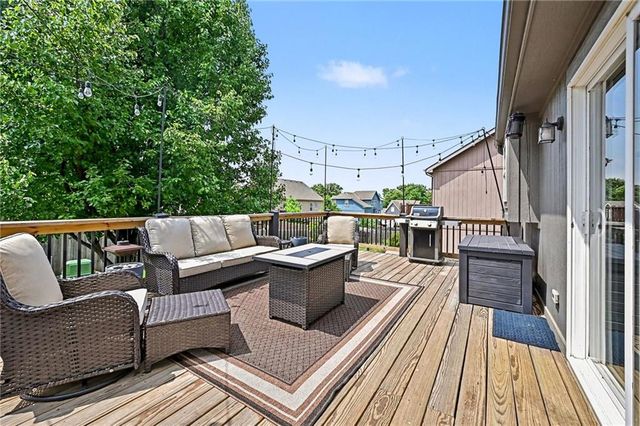 18106 Guinevere Court, Smithville, MO 64089