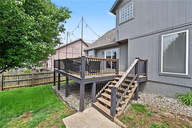 18106 Guinevere Court, Smithville, MO 64089